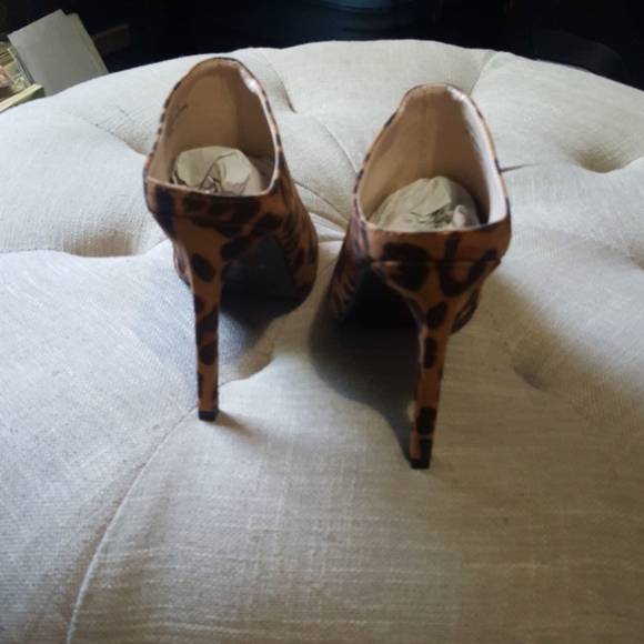 Shoes - Picture 3 of 4